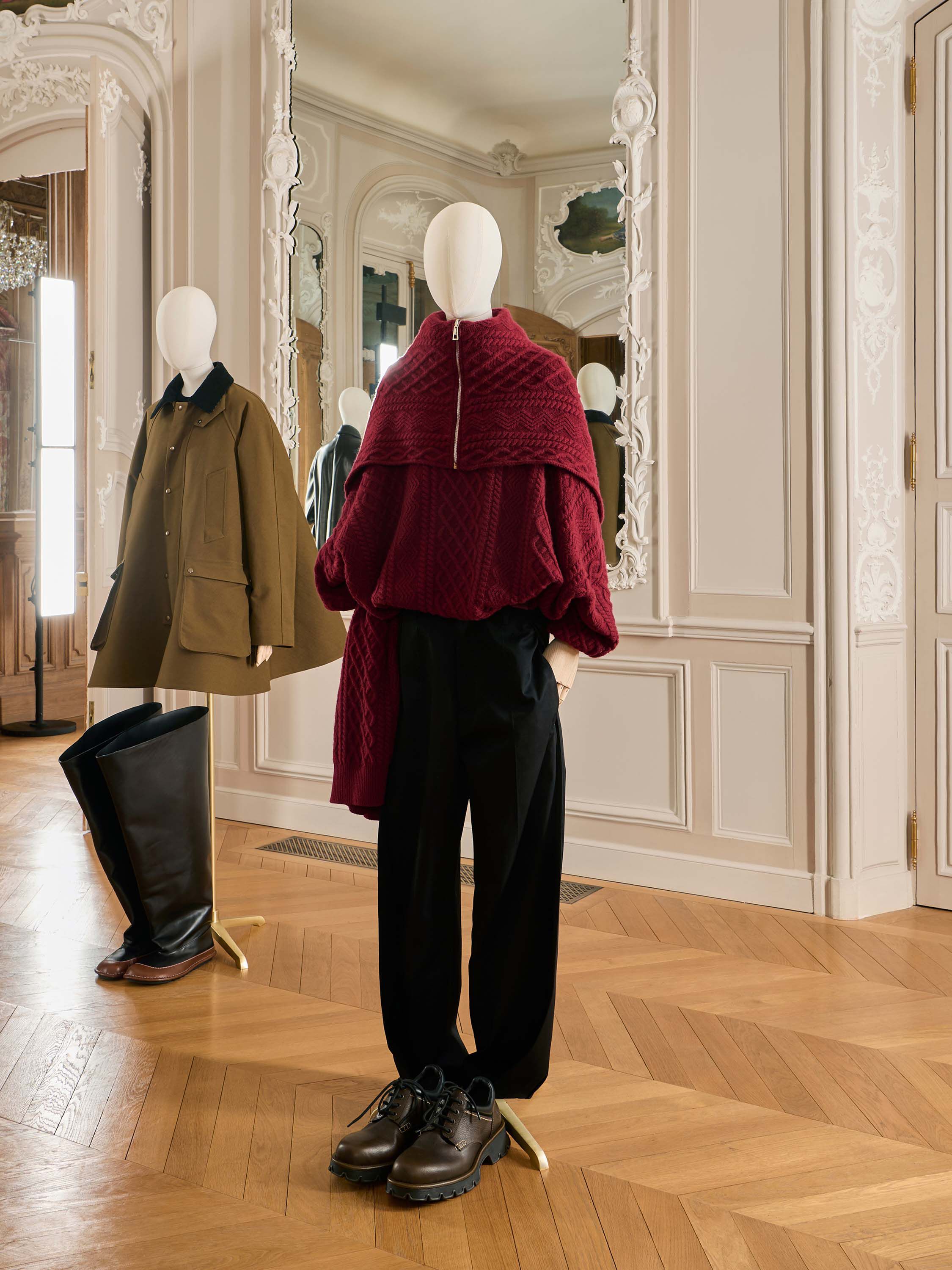 *LOEWE*ロエベ HOLLYWOODロゴフーディー ブラック 2025AW LOEWE ロエベ ロゴ プルオーバーパーカー フーディー ブラック